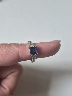 Elegant Deep Blue Stone Ring